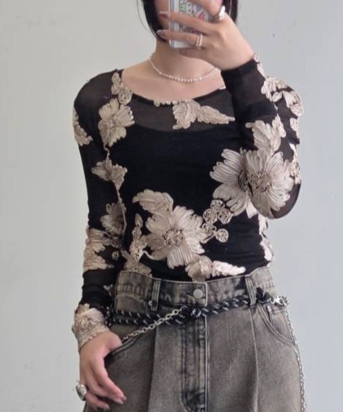 yae（ヤエ）の「Flower embroidery sheer top / フラワーエンブロイダリートップ（Tシャツ/カットソー・レディース・ベージュ/レッド・FREE）」の11枚目の写真