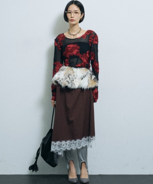 yae（ヤエ）の「Flower embroidery sheer top / フラワーエンブロイダリートップ（Tシャツ/カットソー・レディース・ベージュ/レッド・FREE）」の10枚目の写真