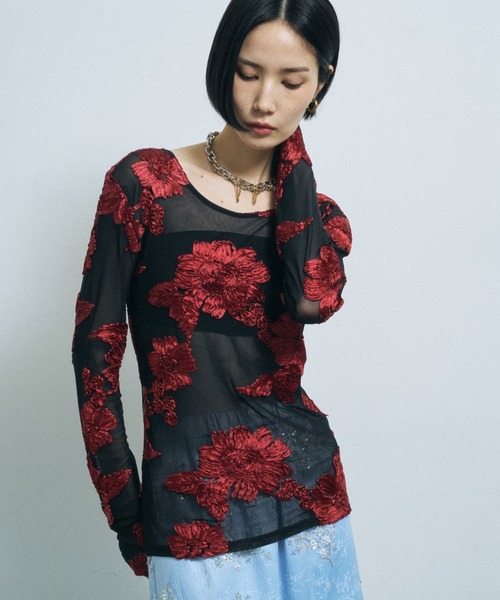 yae（ヤエ）の「Flower embroidery sheer top / フラワーエンブロイダリートップ（Tシャツ/カットソー・レディース・ベージュ/レッド・FREE）」の4枚目の写真