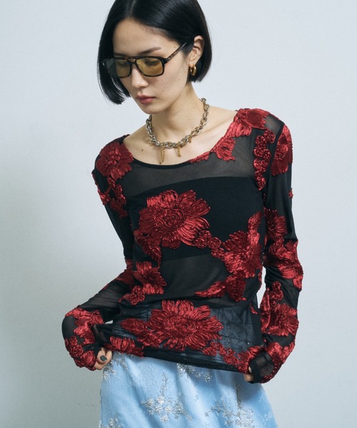 yae（ヤエ）の「Flower embroidery sheer top / フラワーエンブロイダリートップ（Tシャツ/カットソー・レディース・ベージュ/レッド・FREE）」の5枚目の写真