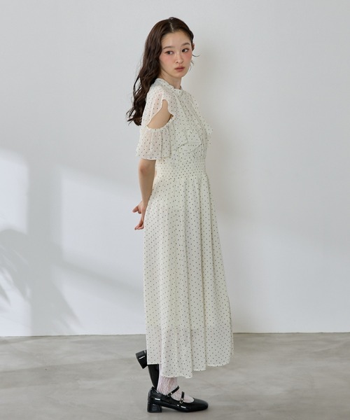 P.V.T(ピーブイティー)の「バックリボンドットシフォンワンピース(ワンピース・レディース・ホワイト/ブラック・M)」の3枚目の写真