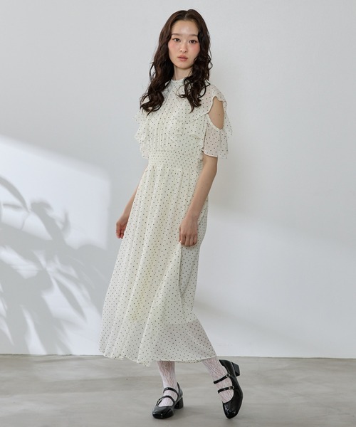 P.V.T(ピーブイティー)の「バックリボンドットシフォンワンピース(ワンピース・レディース・ホワイト/ブラック・M)」の4枚目の写真