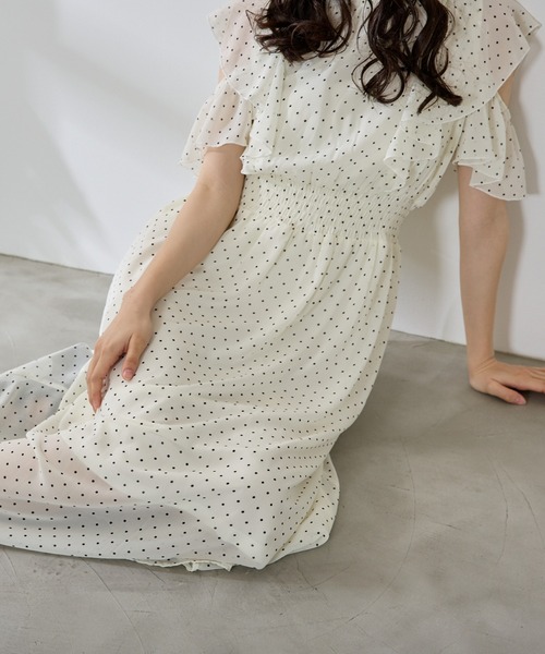 P.V.T(ピーブイティー)の「バックリボンドットシフォンワンピース(ワンピース・レディース・ホワイト/ブラック・M)」の6枚目の写真
