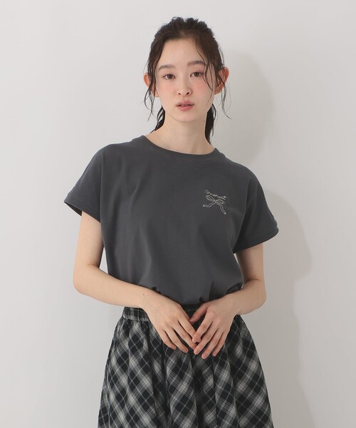 Afternoon Tea（アフタヌーンティー）の「リボン刺繍フレンチスリーブTシャツ（Tシャツ/カットソー・レディース・アイボリー/チャコールグレー・MEDIUM）」の2枚目の写真