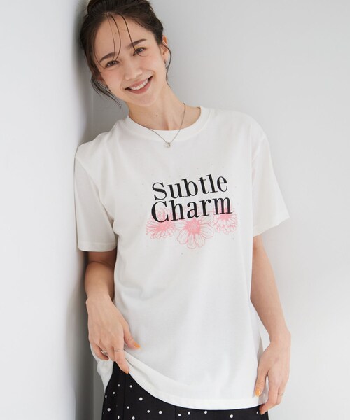SHOO・LA・RUE(シューラルー)の「【ひんやり/S-LL】選べる4柄 デイリー使いにぴったりな 大人の頼れるTシャツ(Tシャツ/カットソー・レディース・チャコール/イエロー系その他/ホワイト系4/ホワイト系1/ブラウン系その他2/ホワイト・03/02/01/04)」の3枚目の写真