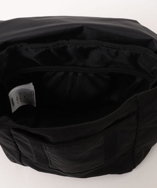 Gramicci(グラミチ)の「●GRAMICCI(グラミチ) ●MULTI SIDE BAG(ボディバッグ/ウエストポーチ・メンズ・ブラック・FREE)」の4枚目の写真