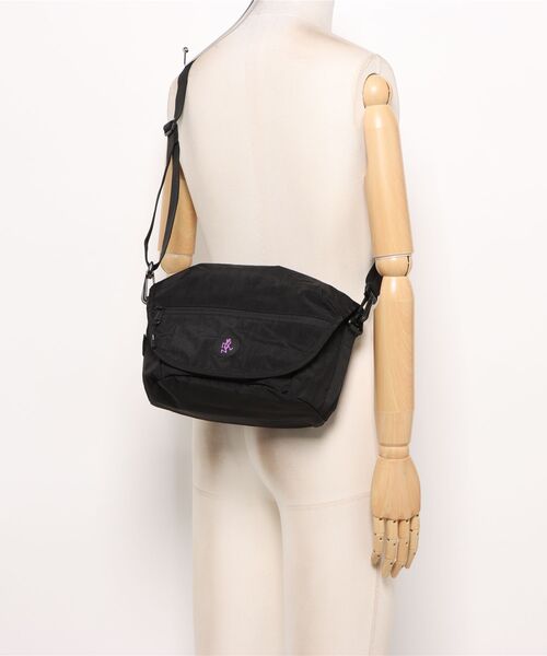 Gramicci(グラミチ)の「●GRAMICCI(グラミチ) ●MULTI SIDE BAG(ボディバッグ/ウエストポーチ・メンズ・ブラック・FREE)」の5枚目の写真