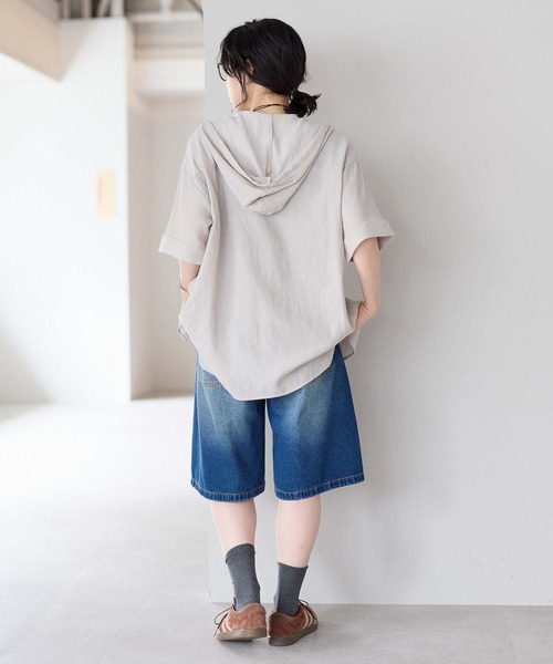 HEART MARKET（ハートマーケット）の「【接触冷感×吸水速乾】さらさらスラブフードシャツ半袖（シャツ/ブラウス・レディース・ダークブラウン/チャコール/ブラック/ナチュラル・FREE）」の10枚目の写真