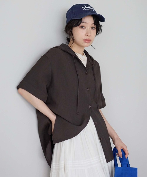 HEART MARKET（ハートマーケット）の「【接触冷感×吸水速乾】さらさらスラブフードシャツ半袖（シャツ/ブラウス・レディース・ダークブラウン/チャコール/ブラック/ナチュラル・FREE）」の22枚目の写真