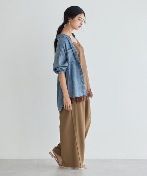 YECCA VECCA（イェッカヴェッカ）の「バイオ加工ヴィンテージデニムシャツ（シャツ/ブラウス・レディース・グレー/インディゴブルー・FREE）」の4枚目の写真