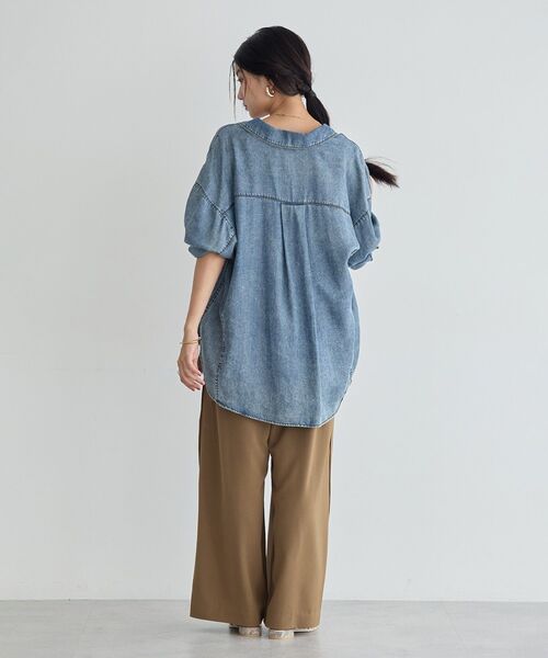 YECCA VECCA（イェッカヴェッカ）の「バイオ加工ヴィンテージデニムシャツ（シャツ/ブラウス・レディース・グレー/インディゴブルー・FREE）」の5枚目の写真
