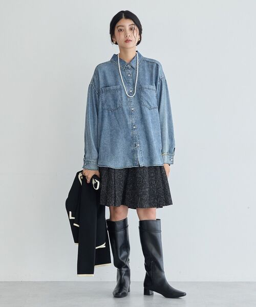 YECCA VECCA（イェッカヴェッカ）の「バイオ加工ヴィンテージデニムシャツ（シャツ/ブラウス・レディース・グレー/インディゴブルー・FREE）」の6枚目の写真