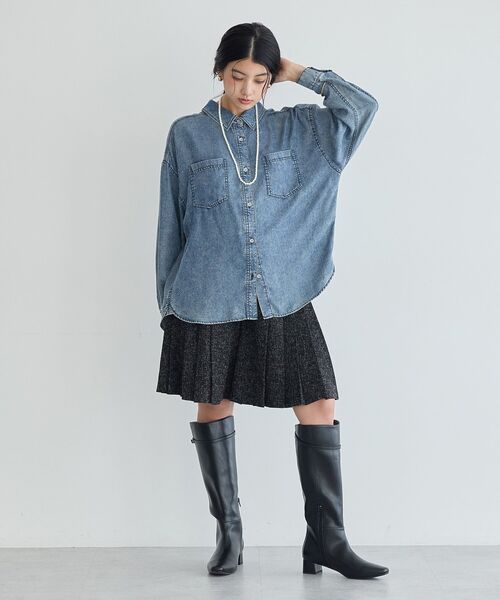 YECCA VECCA（イェッカヴェッカ）の「バイオ加工ヴィンテージデニムシャツ（シャツ/ブラウス・レディース・グレー/インディゴブルー・FREE）」の7枚目の写真