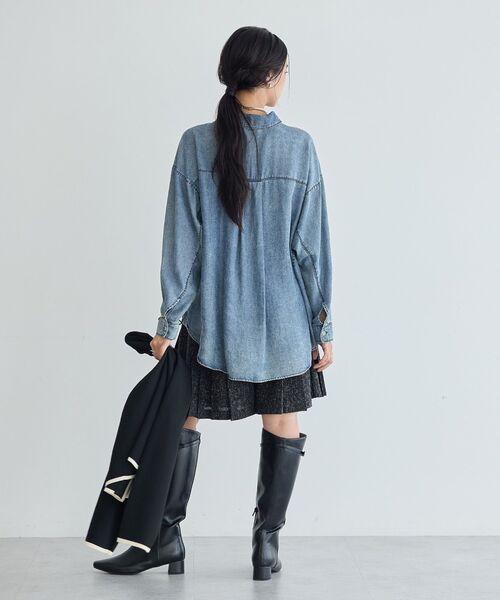 YECCA VECCA（イェッカヴェッカ）の「バイオ加工ヴィンテージデニムシャツ（シャツ/ブラウス・レディース・グレー/インディゴブルー・FREE）」の8枚目の写真