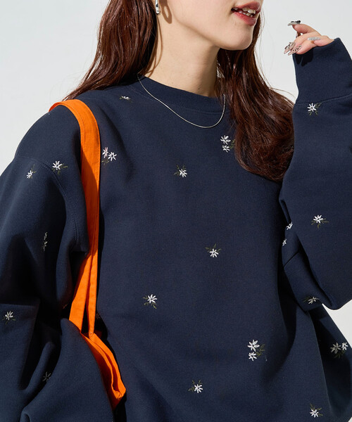 FREAK'S STORE(フリークスストア)の「限定展開 小花 刺繍 裏起毛 スウェット プルオーバー(Tシャツ/カットソー・レディース・ブラウン/ネイビー/ブラック/ライトグレー・フリ-)」の1枚目の写真