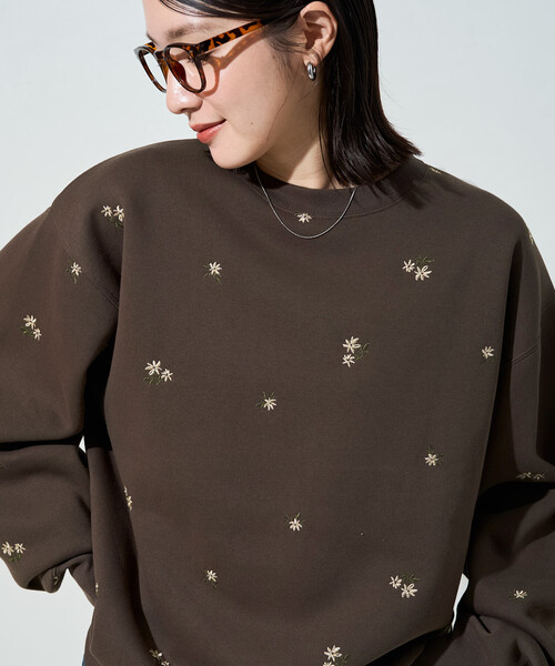 FREAK'S STORE(フリークスストア)の「限定展開 小花 刺繍 裏起毛 スウェット プルオーバー(Tシャツ/カットソー・レディース・ブラウン/ネイビー/ブラック/ライトグレー・フリ-)」の4枚目の写真