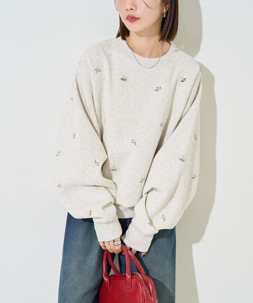 FREAK'S STORE(フリークスストア)の「限定展開 小花 刺繍 裏起毛 スウェット プルオーバー(Tシャツ/カットソー・レディース・ブラウン/ネイビー/ブラック/ライトグレー・フリ-)」の3枚目の写真