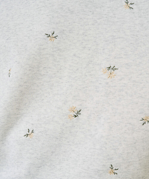 FREAK'S STORE(フリークスストア)の「限定展開 小花 刺繍 裏起毛 スウェット プルオーバー(Tシャツ/カットソー・レディース・ブラウン/ネイビー/ブラック/ライトグレー・フリ-)」の21枚目の写真