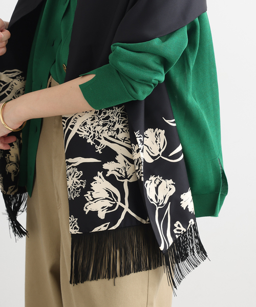 journal standard L'essage(ジャーナルスタンダードレサージュ)の「AENEIS/エネス Nostalgia FLowers Fringed Silk Scarf スカーフ(バンダナ/スカーフ・レディース・ブラック・FREE)」の3枚目の写真
