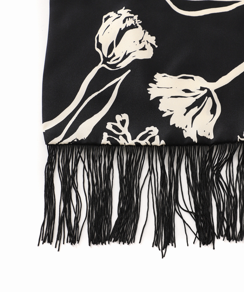 journal standard L'essage(ジャーナルスタンダードレサージュ)の「AENEIS/エネス Nostalgia FLowers Fringed Silk Scarf スカーフ(バンダナ/スカーフ・レディース・ブラック・FREE)」の6枚目の写真