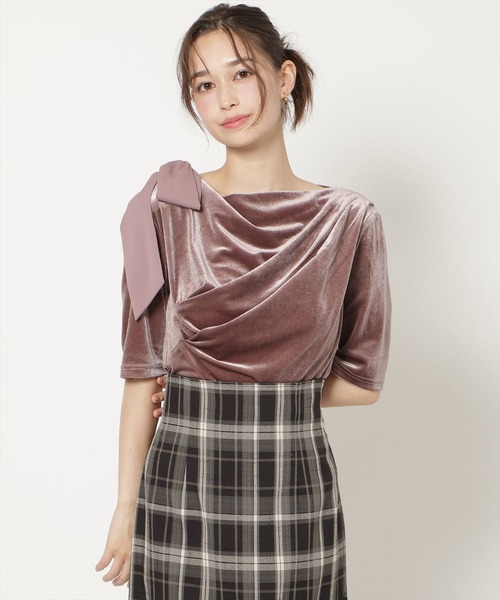 WILLSELECTION(ウィルセレクション)の「ショルダーリボンベロアトップス(Tシャツ/カットソー・レディース・ブラック/ピンク/モカ・FREE)」の1枚目の写真
