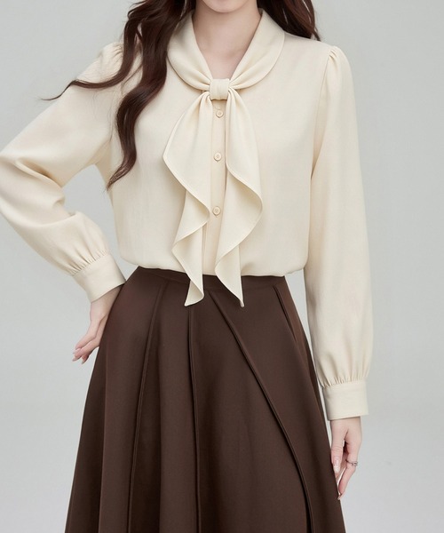 AMAJI(アマジ)の「ボウタイ長袖シャツ(シャツ/ブラウス・レディース・ベージュ・X-LARGE/LARGE/MEDIUM/SMALL)」の4枚目の写真