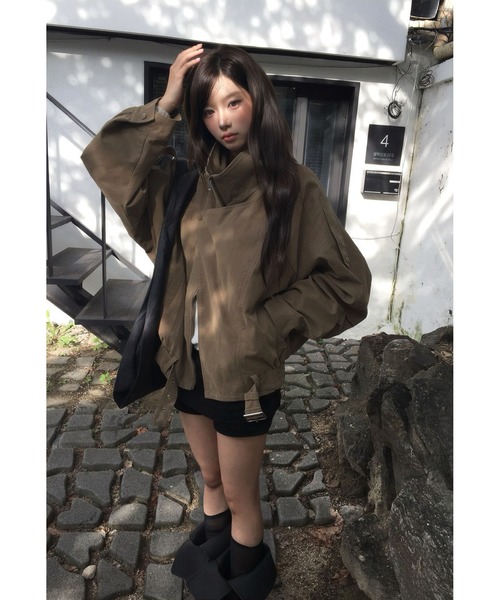 modimood（モディムード）の「MOMU フェイクレザーオーバーハイネックバックルジャケット（ライダースジャケット・レディース・ブラウン/ブラック/ベージュ・FREE）」の18枚目の写真