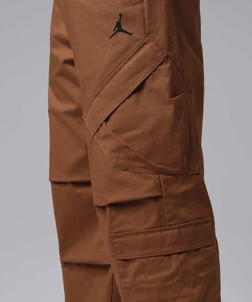 JORDAN BRAND（ジョーダンブランド）の「ジョーダン フライト メンズ ユーティリティ パンツ / Jordan Flight Men's Utility Pants HV0530-281 Light British Tan（カーゴパンツ・メンズ・ライトブラウン・L/XL/S/M）」の2枚目の写真