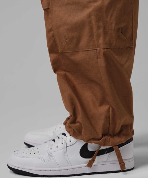 JORDAN BRAND（ジョーダンブランド）の「ジョーダン フライト メンズ ユーティリティ パンツ / Jordan Flight Men's Utility Pants HV0530-281 Light British Tan（カーゴパンツ・メンズ・ライトブラウン・L/XL/S/M）」の3枚目の写真