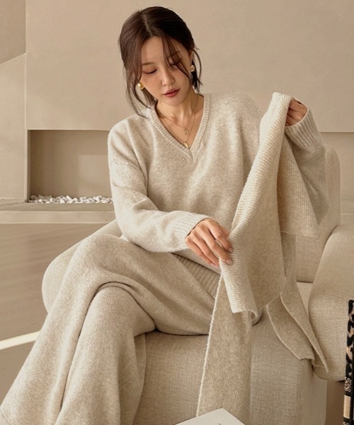 Aelina(エリナ)の「Vネックセーター&ニットパンツ&ニットストール3点セットアップ(セットアップ・レディース・ベージュ/チャコールグレー/グレー・FREE)」の21枚目の写真