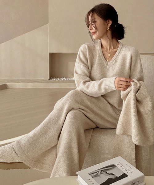 Aelina(エリナ)の「Vネックセーター&ニットパンツ&ニットストール3点セットアップ(セットアップ・レディース・ベージュ/チャコールグレー/グレー・FREE)」の19枚目の写真