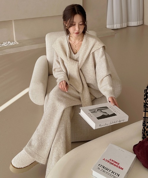 Aelina(エリナ)の「Vネックセーター&ニットパンツ&ニットストール3点セットアップ(セットアップ・レディース・ベージュ/チャコールグレー/グレー・FREE)」の17枚目の写真