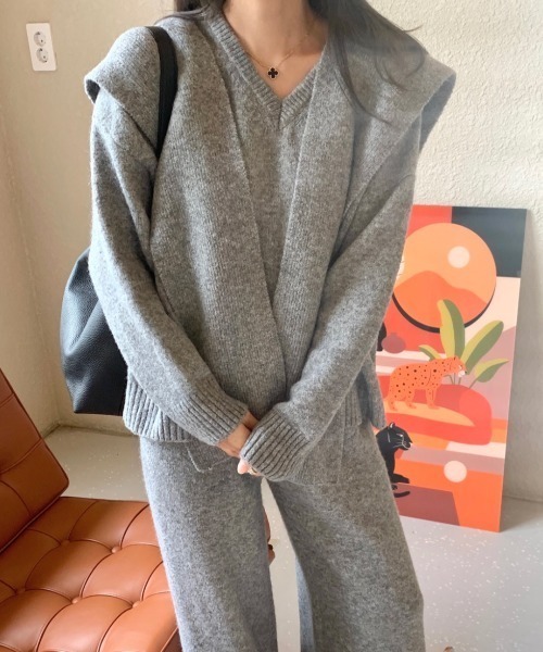 Aelina(エリナ)の「Vネックセーター&ニットパンツ&ニットストール3点セットアップ(セットアップ・レディース・ベージュ/チャコールグレー/グレー・FREE)」の14枚目の写真