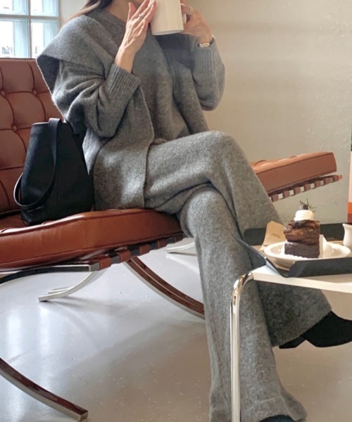 Aelina(エリナ)の「Vネックセーター&ニットパンツ&ニットストール3点セットアップ(セットアップ・レディース・ベージュ/チャコールグレー/グレー・FREE)」の8枚目の写真