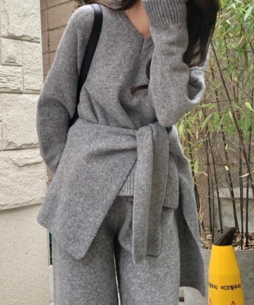 Aelina(エリナ)の「Vネックセーター&ニットパンツ&ニットストール3点セットアップ(セットアップ・レディース・ベージュ/チャコールグレー/グレー・FREE)」の12枚目の写真