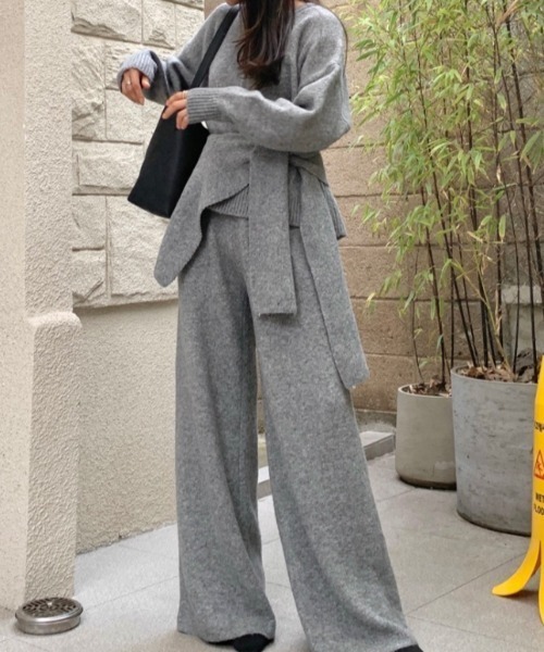 Aelina(エリナ)の「Vネックセーター&ニットパンツ&ニットストール3点セットアップ(セットアップ・レディース・ベージュ/チャコールグレー/グレー・FREE)」の6枚目の写真