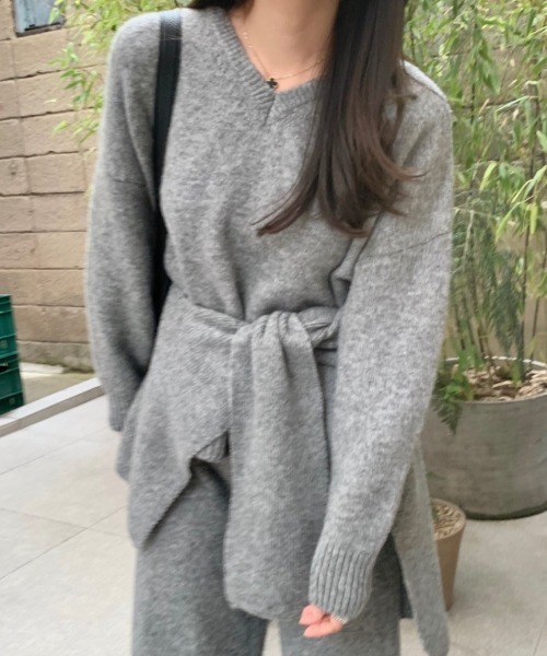 Aelina(エリナ)の「Vネックセーター&ニットパンツ&ニットストール3点セットアップ(セットアップ・レディース・ベージュ/チャコールグレー/グレー・FREE)」の13枚目の写真