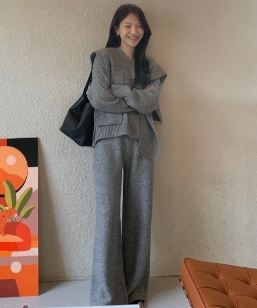 Aelina(エリナ)の「Vネックセーター&ニットパンツ&ニットストール3点セットアップ(セットアップ・レディース・ベージュ/チャコールグレー/グレー・FREE)」の5枚目の写真