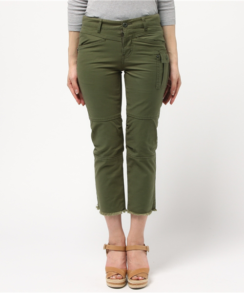 AVIREX(アヴィレックス)の「avirex/ アヴィレックス/ MINI FRINGE SIDE ZIP CROPPED PANTS/ ミニ フリンジ サイドジップ クロップドパンツ(その他パンツ・レディース・マスタード/オリーブ・SMALL/MEDIUM)」の3枚目の写真