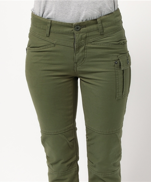 AVIREX(アヴィレックス)の「avirex/ アヴィレックス/ MINI FRINGE SIDE ZIP CROPPED PANTS/ ミニ フリンジ サイドジップ クロップドパンツ(その他パンツ・レディース・マスタード/オリーブ・SMALL/MEDIUM)」の6枚目の写真