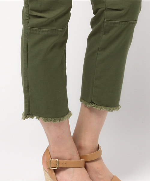 AVIREX(アヴィレックス)の「avirex/ アヴィレックス/ MINI FRINGE SIDE ZIP CROPPED PANTS/ ミニ フリンジ サイドジップ クロップドパンツ(その他パンツ・レディース・マスタード/オリーブ・SMALL/MEDIUM)」の9枚目の写真