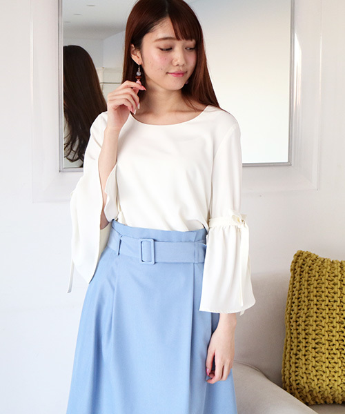 N.（N. Natural Beauty Basic）（エヌエヌナチュラルビューティーベーシック）の「2WAYリボンフレアスリーブブラウス（シャツ/ブラウス・レディース・ブルー/ホワイト/ピンク/ベージュ・MEDIUM）」の2枚目の写真