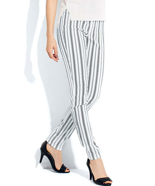 GeeRA（ジーラ）の「美脚シルエットストレッチスキニーパンツ（その他パンツ・レディース・ホワイト/ホワイト系その他2/ホワイト系その他/ブラック系その他2/レッド/ブラック系その他/ブラック/カーキ/ブルー/その他1/ブラック系その他4/ベージュ/ドット/ブルー系その他/ネイビー/グリーン/パープル/ブラック系その他3・SMALL/X-LARGE/LARGE/MEDIUM/XX-LARGE/XXX-LARGE/XXXX-LARGE）」の2枚目の写真