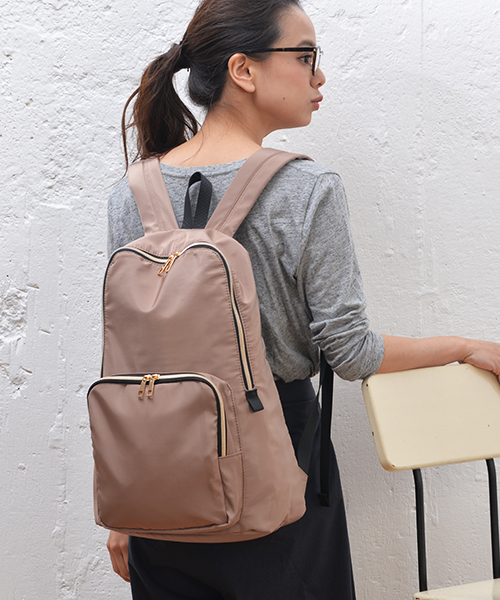 Rename（リネーム）の「Rename ゴールド ファスナー ナイロン デイバッグ リュックサック バックパック（バックパック/リュック・レディース・ブラック/ベージュ/カーキ/ネイビー/モカ/グレイッシュベージュ・FREE）」の4枚目の写真