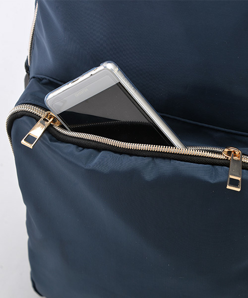 Rename（リネーム）の「Rename ゴールド ファスナー ナイロン デイバッグ リュックサック バックパック（バックパック/リュック・レディース・ブラック/ベージュ/カーキ/ネイビー/モカ/グレイッシュベージュ・FREE）」の8枚目の写真