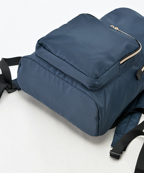 Rename（リネーム）の「Rename ゴールド ファスナー ナイロン デイバッグ リュックサック バックパック（バックパック/リュック・レディース・ブラック/ベージュ/カーキ/ネイビー/モカ/グレイッシュベージュ・FREE）」の11枚目の写真