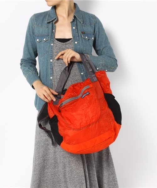 BEAMS BOY（ビームスボーイ）の「Patagonia / “Lightweight Travel Tote” 12FW（トートバッグ・メンズ・レッド/グリーン・ONE SIZE）」の11枚目の写真