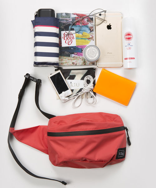 KiU（キウ）の「ウォータープルーフボディバッグミニ【1】（ボディバッグ/ウエストポーチ・レディース・カーキ/ピンク/グリーン/サンドベージュ/ダークブルー/ブルー系その他/ブラック系その他2/ブラック/ブラック系その他・FREE）」の15枚目の写真