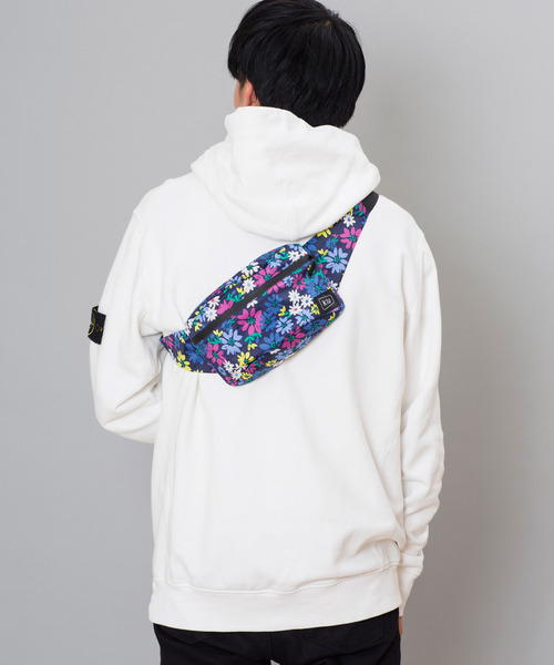 KiU（キウ）の「ウォータープルーフボディバッグミニ【1】（ボディバッグ/ウエストポーチ・レディース・カーキ/ピンク/グリーン/サンドベージュ/ダークブルー/ブルー系その他/ブラック系その他2/ブラック/ブラック系その他・FREE）」の16枚目の写真