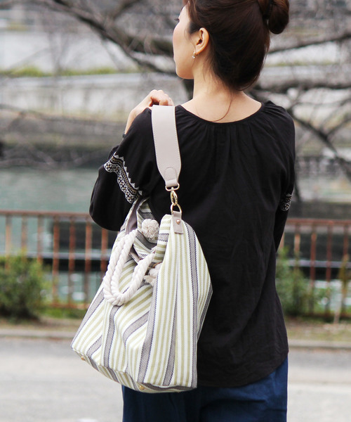 VitaFelice（ヴィータフェリーチェ）の「ストライプ キャンバス トートバッグ/ショルダーバッグ（トートバッグ・レディース・ベージュ系その他/ネイビー/ブラック/イエロー・FREE）」の4枚目の写真